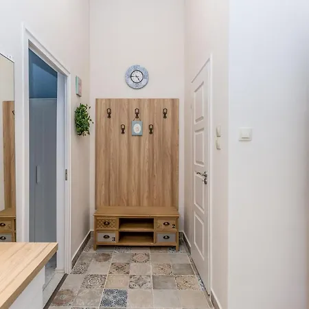 Szegedi Deak Apartman شقة فندقية *