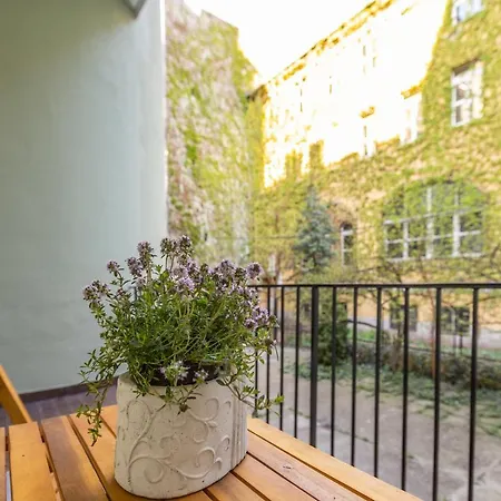 Szegedi Deak Apartman سيغيد
