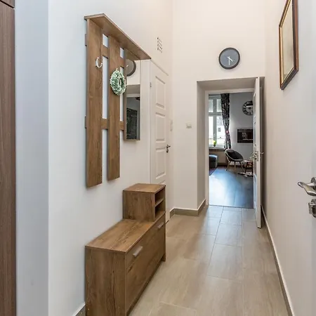 Szegedi Deak Apartman شقة فندقية