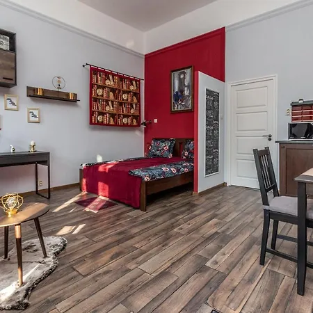 Szegedi Deak Apartman شقة فندقية *