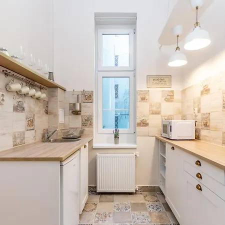 Szegedi Deak Apartman شقة فندقية *
