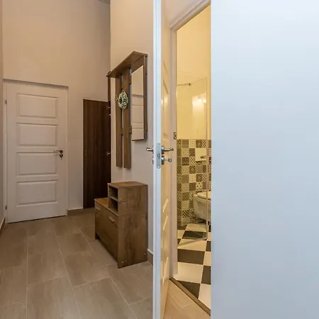 Szegedi Deak Apartman سيغيد