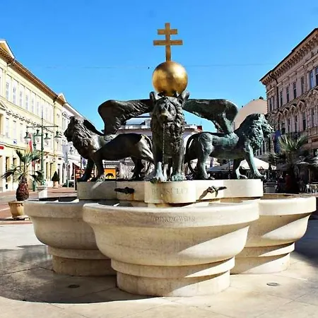 Szegedi Deak Apartman شقة فندقية *